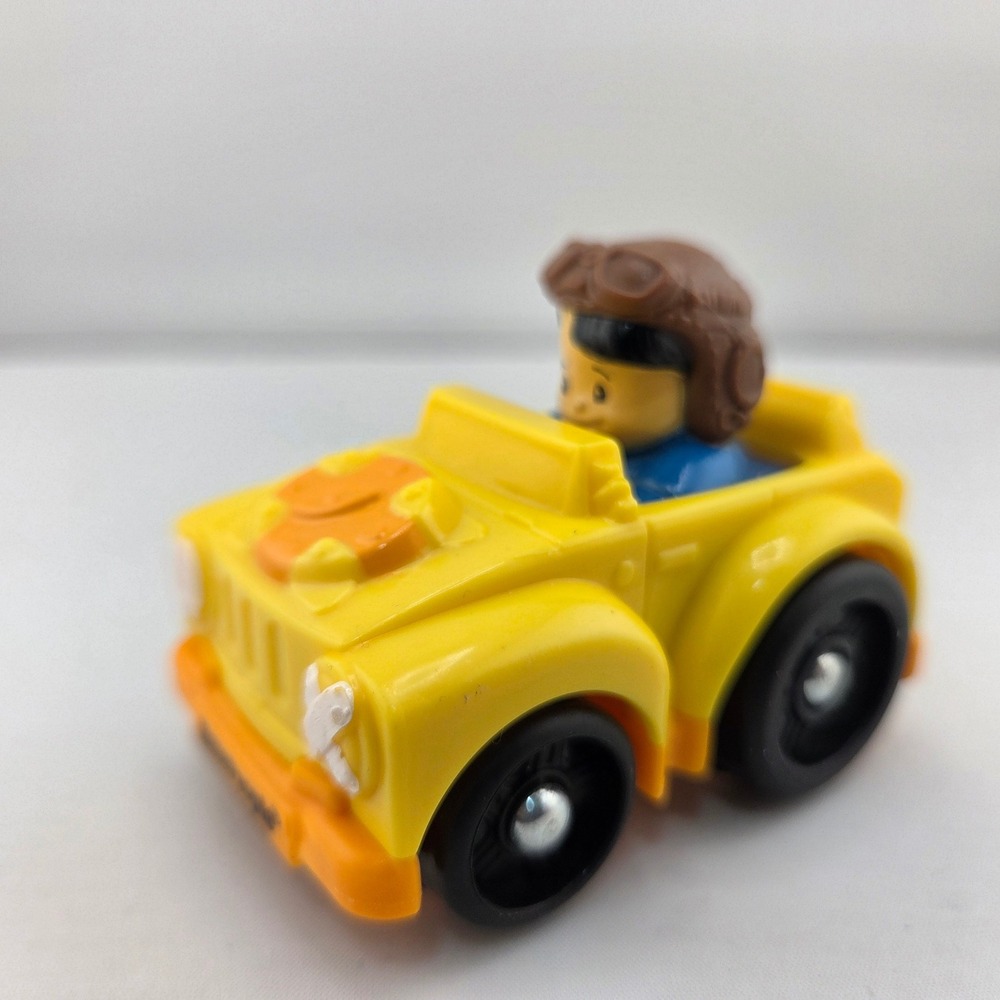 Fisher-Price Little People Wheelies Yellow Jeep Aviator Driver V4782 2013 Mattel